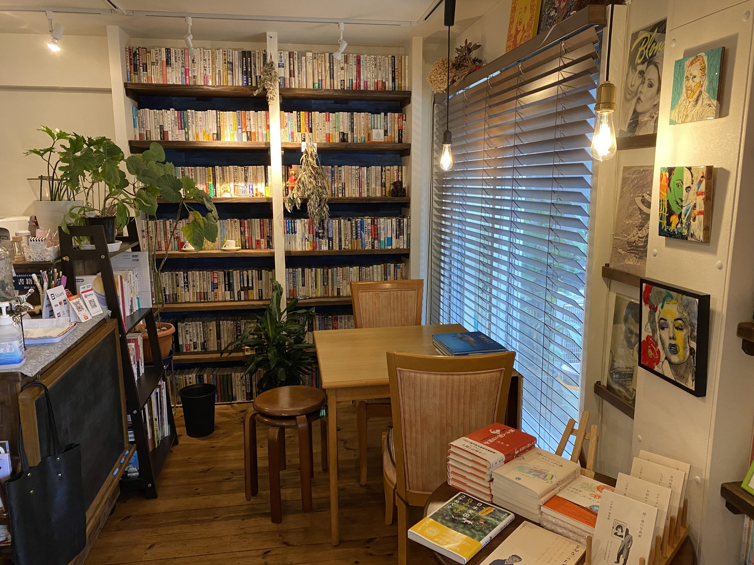 book_cafe-007-scaled.jpg